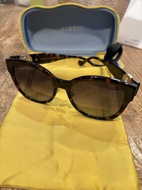 Gucci Tortoiseshell Sunglasses!